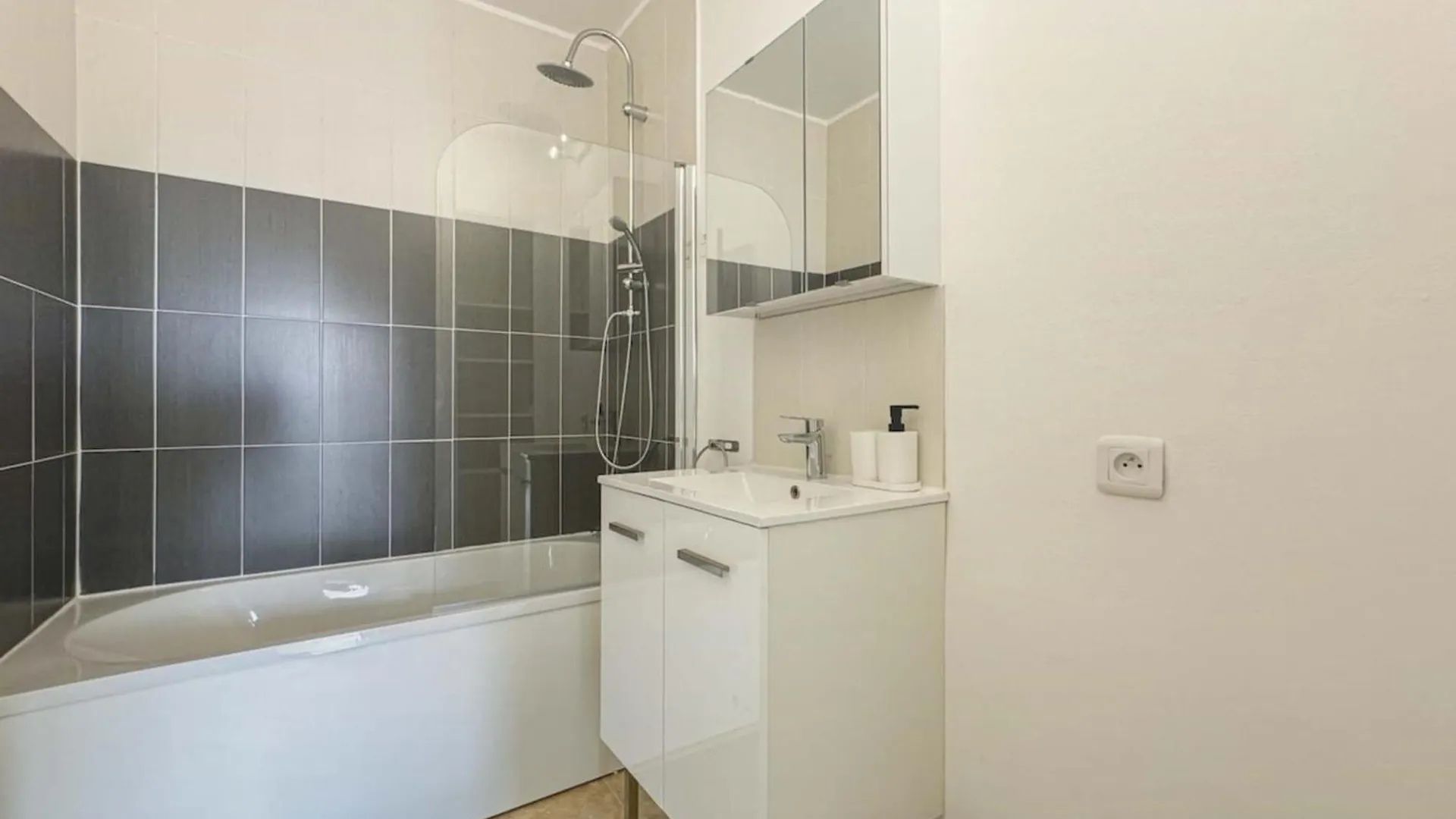 Flexliving - Room - Mouchez Paris Holiday home