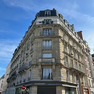 Beautiful With Balcony Paris