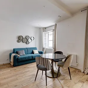 152 Sylvie - Superbe A Paris
